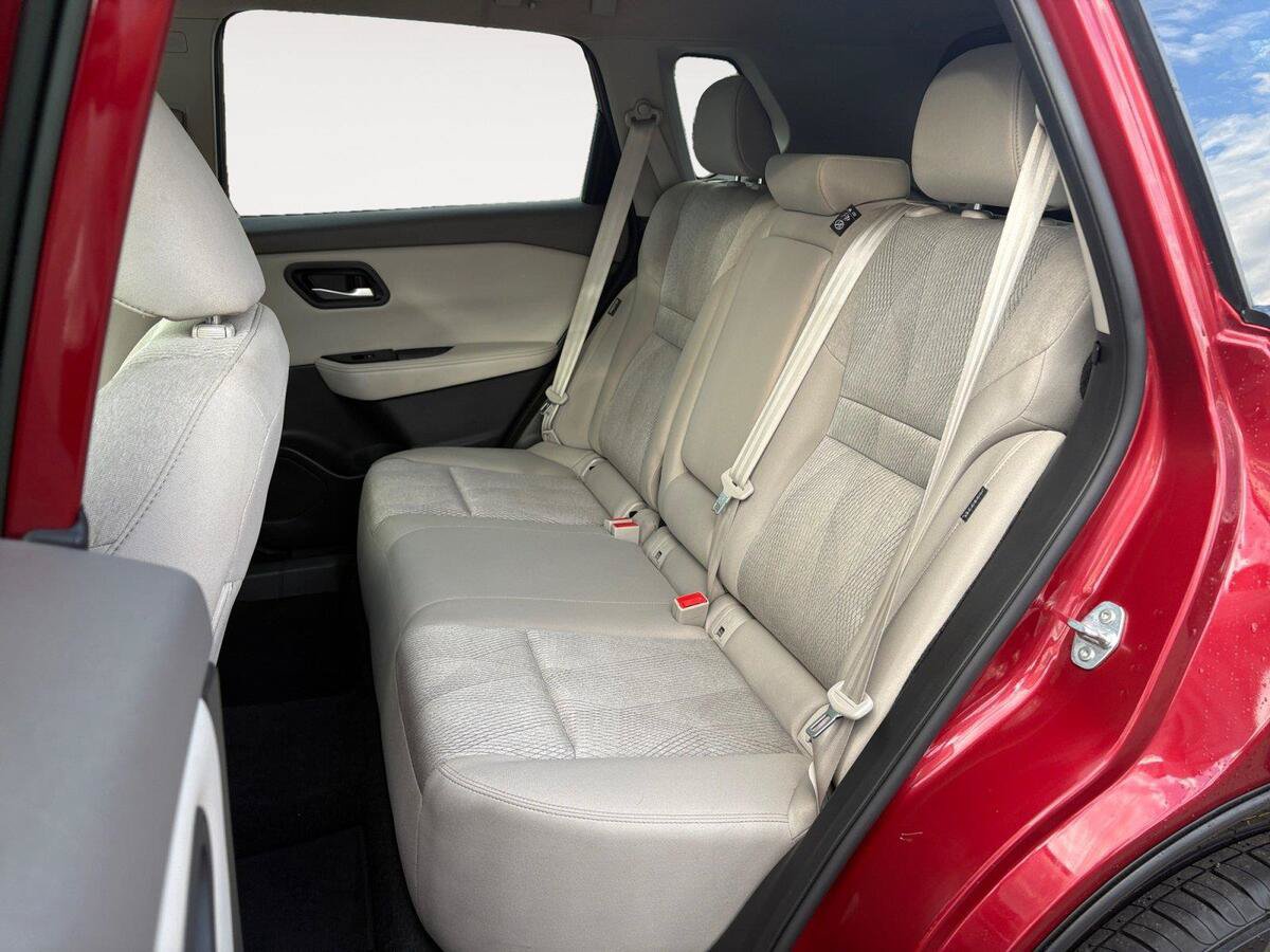 Used 2025 Nissan Rogue SV AWD/4WD image 13