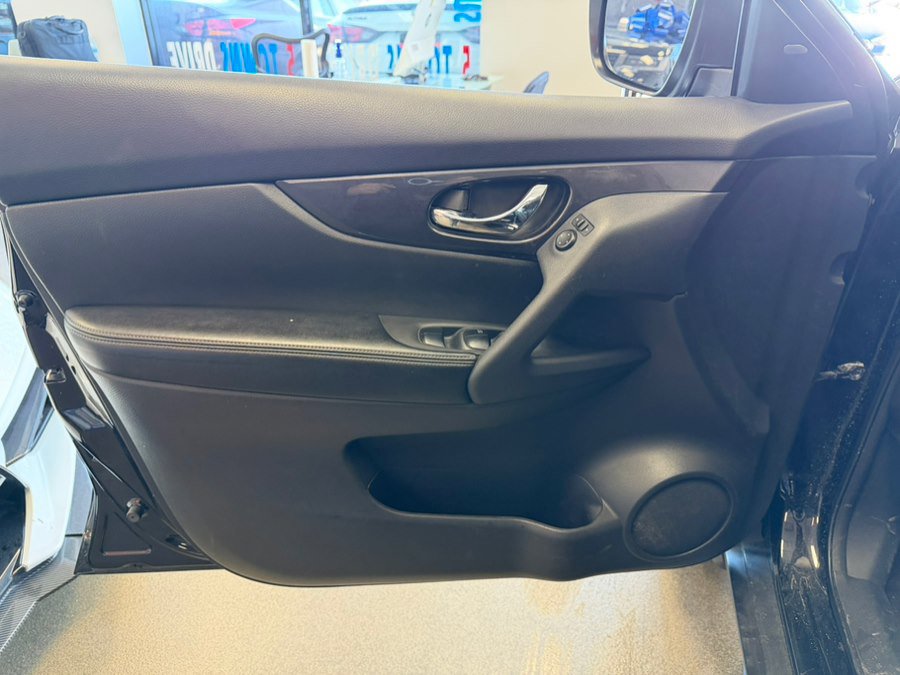 Used 2018 Nissan Rogue S image 16