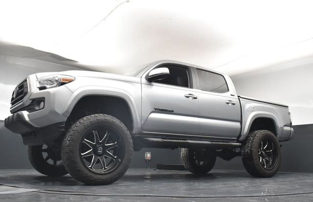 Used 2022 Toyota Tacoma SR5 w/ Technology Package image 31