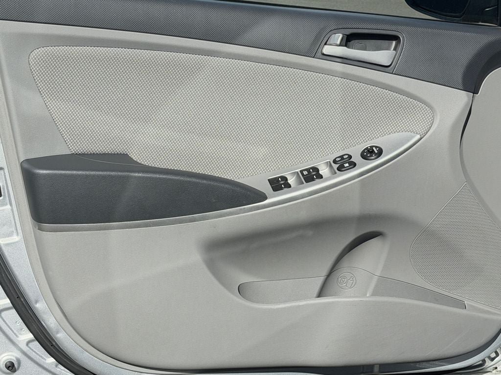 Used 2014 Hyundai Accent GLS FWD image 17