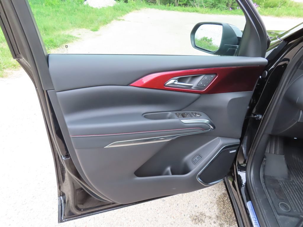 New 2026 Chevrolet Traverse RS w/ LPO, Floor Liner Package AWD/4WD image 23