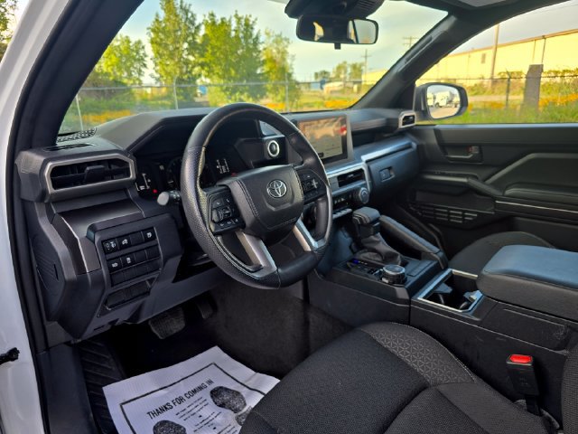 Used 2025 Toyota 4Runner SR5 AWD/4WD image 12