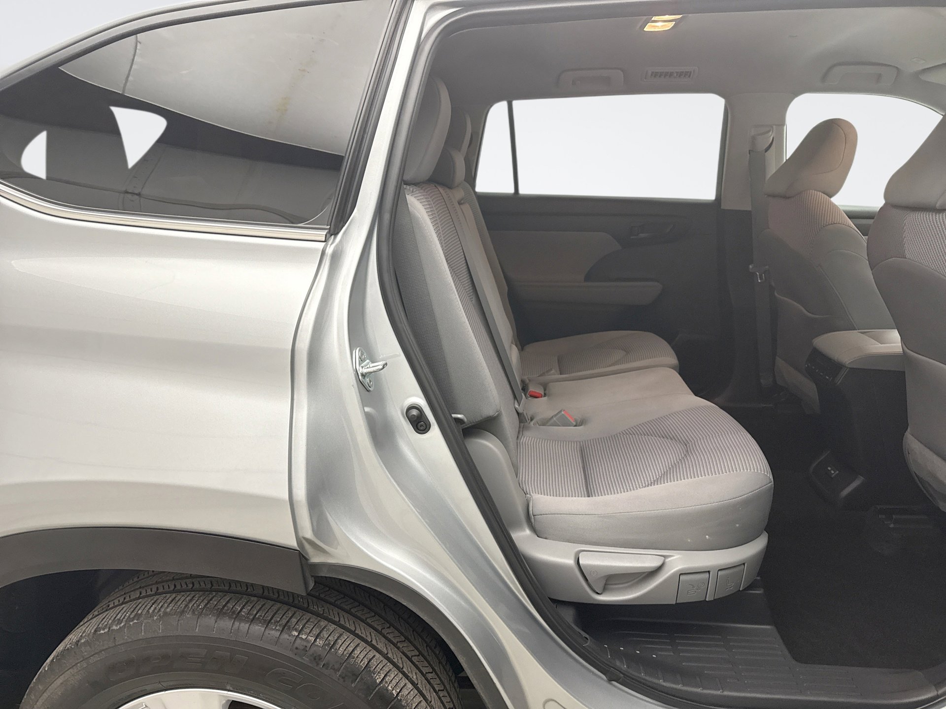 Used 2023 Toyota Highlander LE image 17