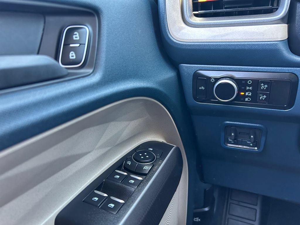 Used 2025 Ford Maverick Lariat w/ 4K Tow Package AWD/4WD image 19