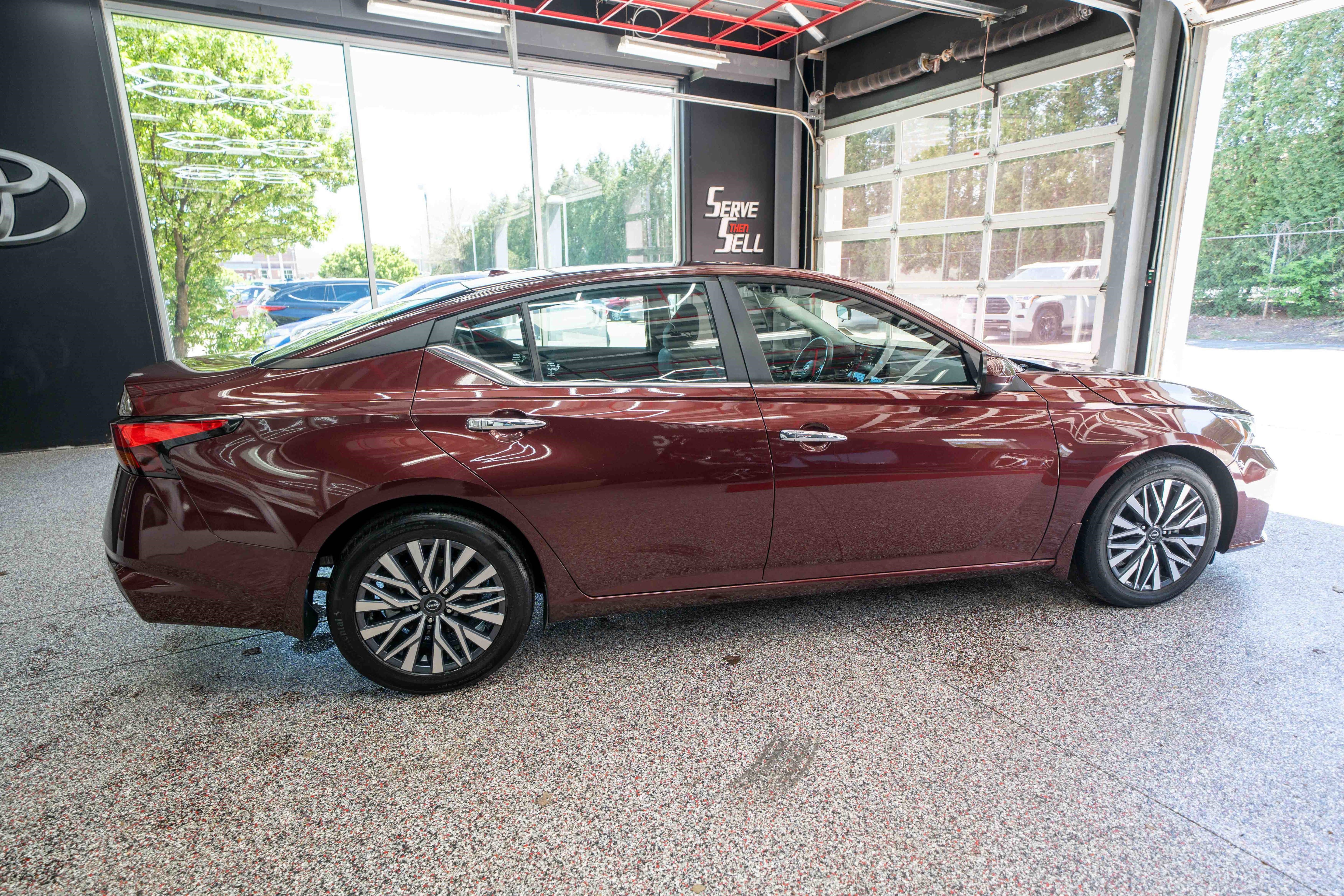 Used 2023 Nissan Altima 2.5 SV w/ SV Premium Package image 4