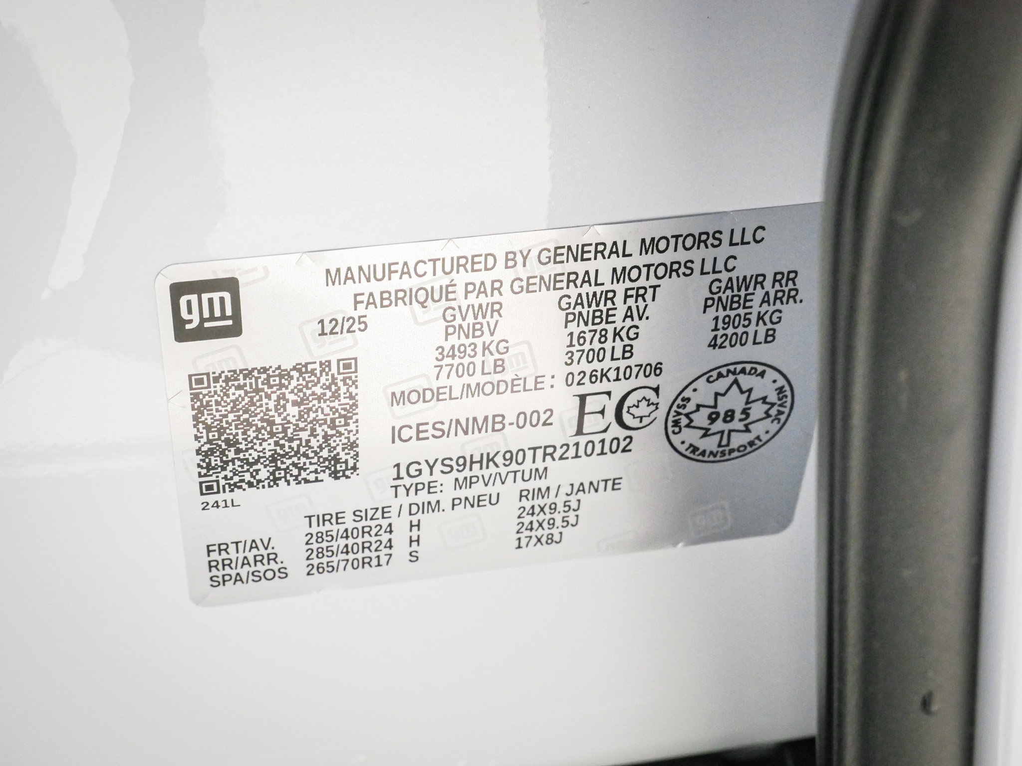 Used 2026 Cadillac Escalade V w/ LPO, ONYX Package AWD/4WD image 37