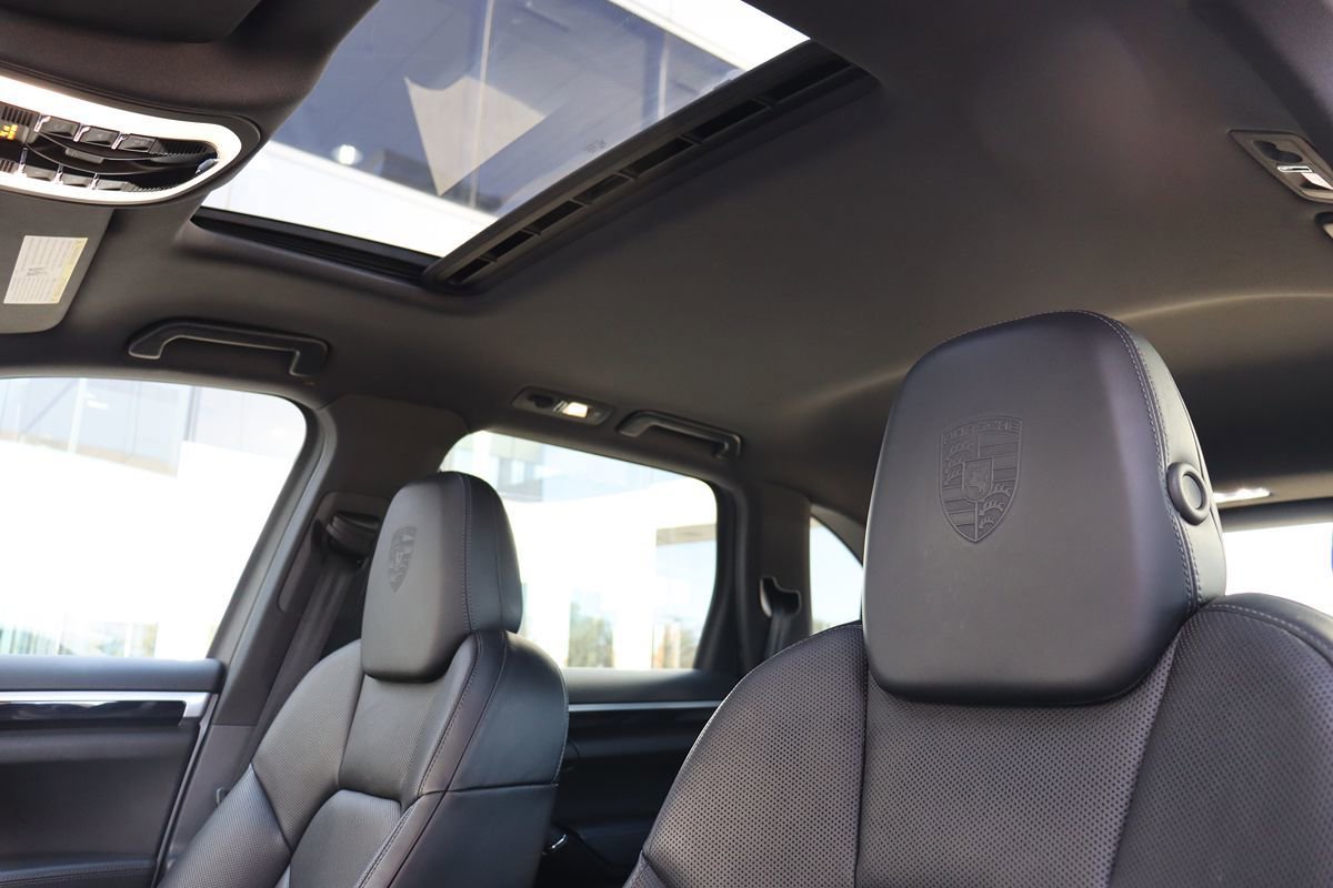 Used 2018 Porsche Cayenne Platinum Edition image 11