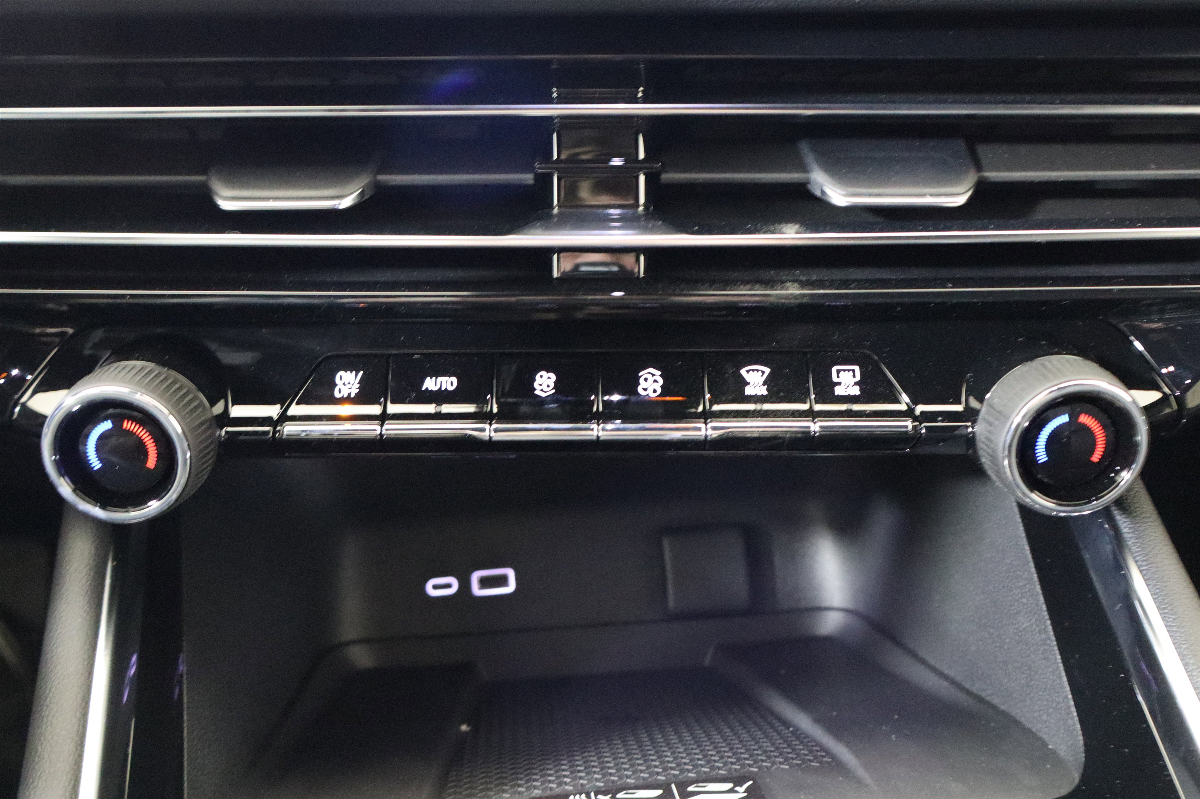 New 2026 Chevrolet Traverse RS w/ LPO, Floor Liner Package FWD image 27