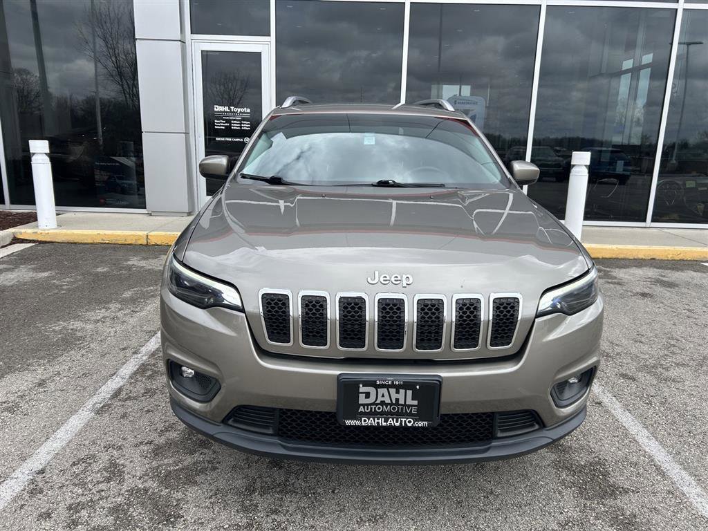 Used 2019 Jeep Cherokee Latitude w/ Cold Weather Group AWD/4WD image 2