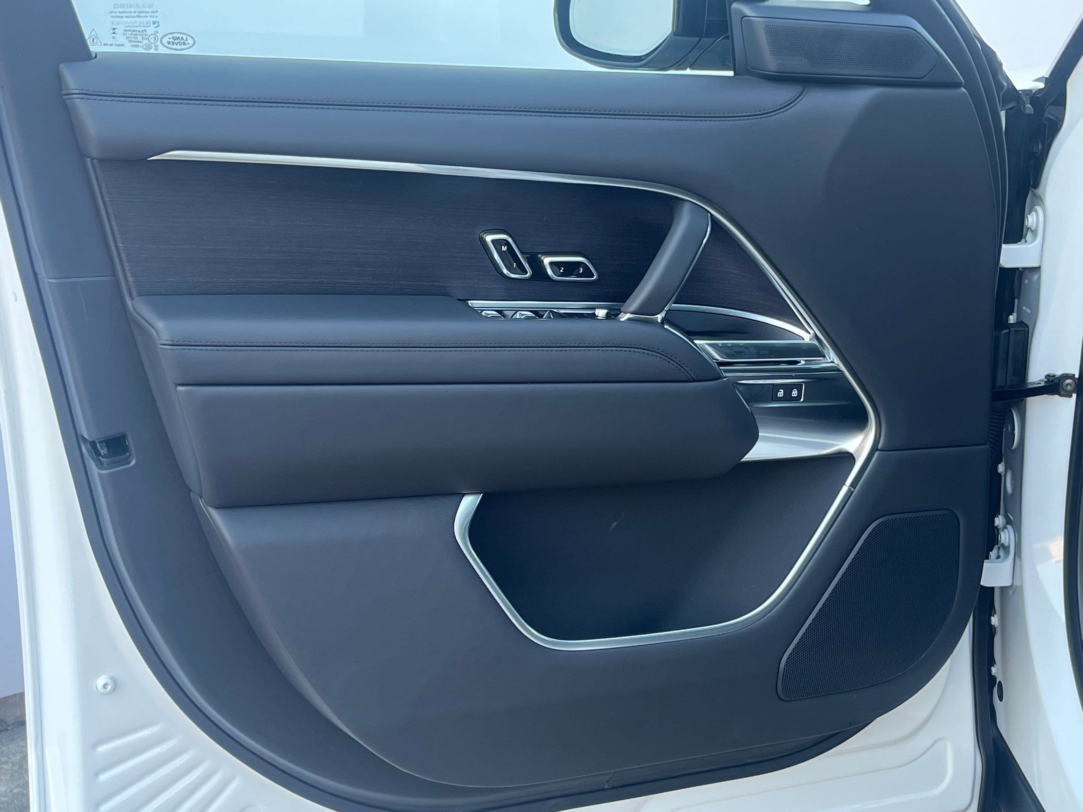 New 2025 Land Rover Range Rover Long Wheelbase SE image 21