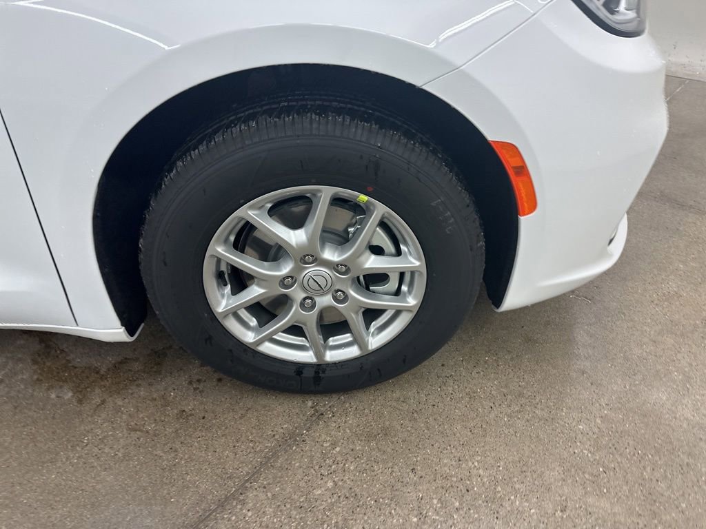 New 2026 Chrysler Pacifica Select image 13