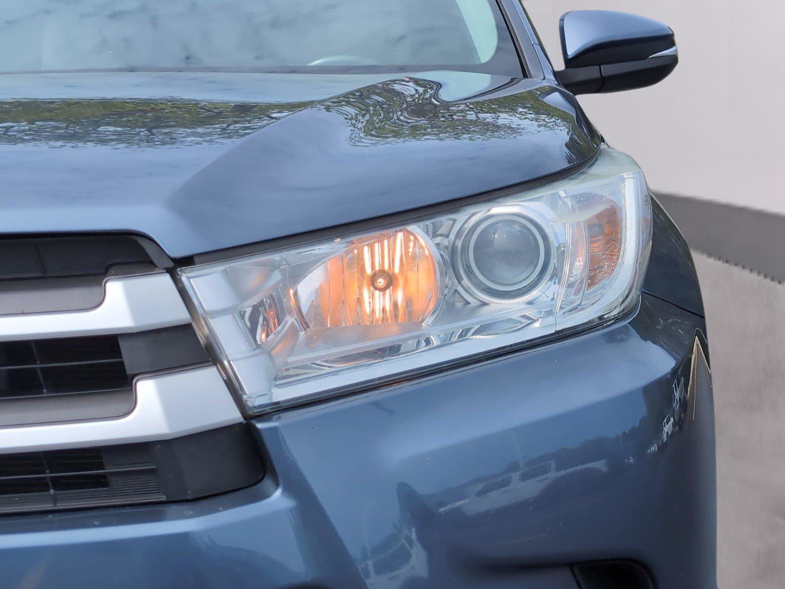 Used 2019 Toyota Highlander XLE AWD/4WD image 12