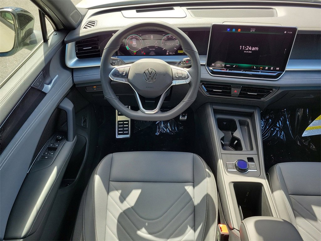 New 2026 Volkswagen Tiguan SE R-Line image 11