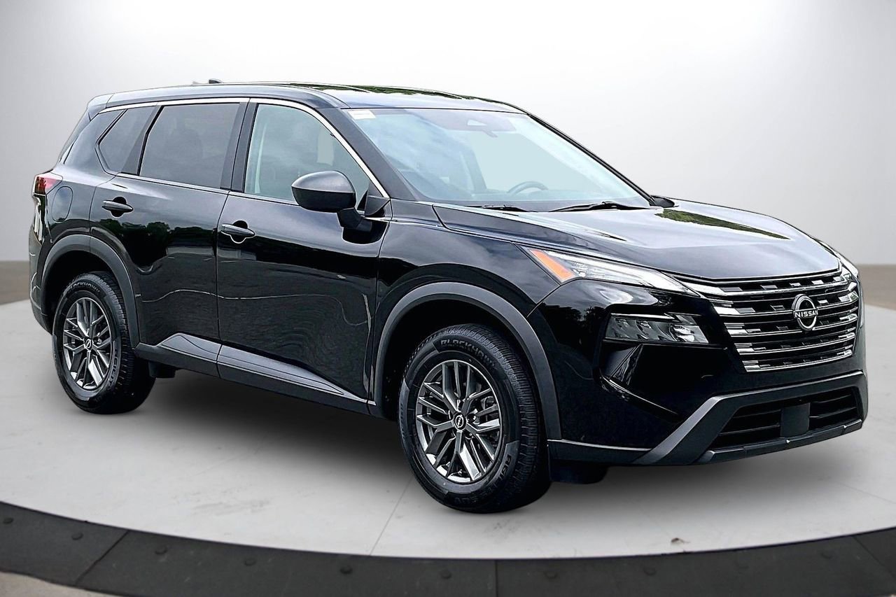 Used 2024 Nissan Rogue S FWD image 2