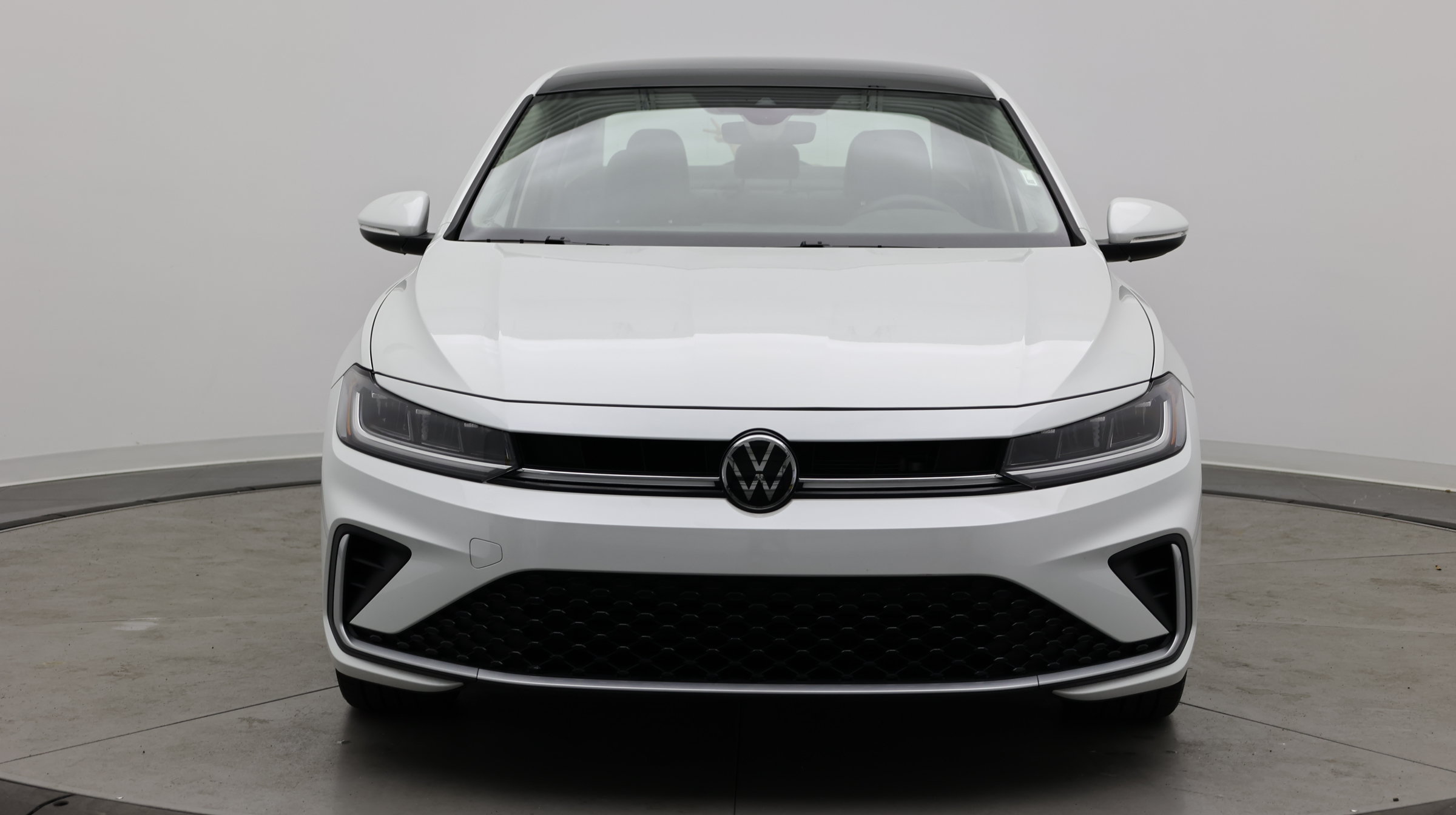 Used 2026 Volkswagen Jetta SEL FWD image 2