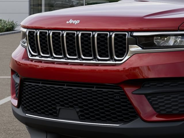Used 2025 Jeep Grand Cherokee Laredo w/ Luxury Tech Group I AWD/4WD image 11