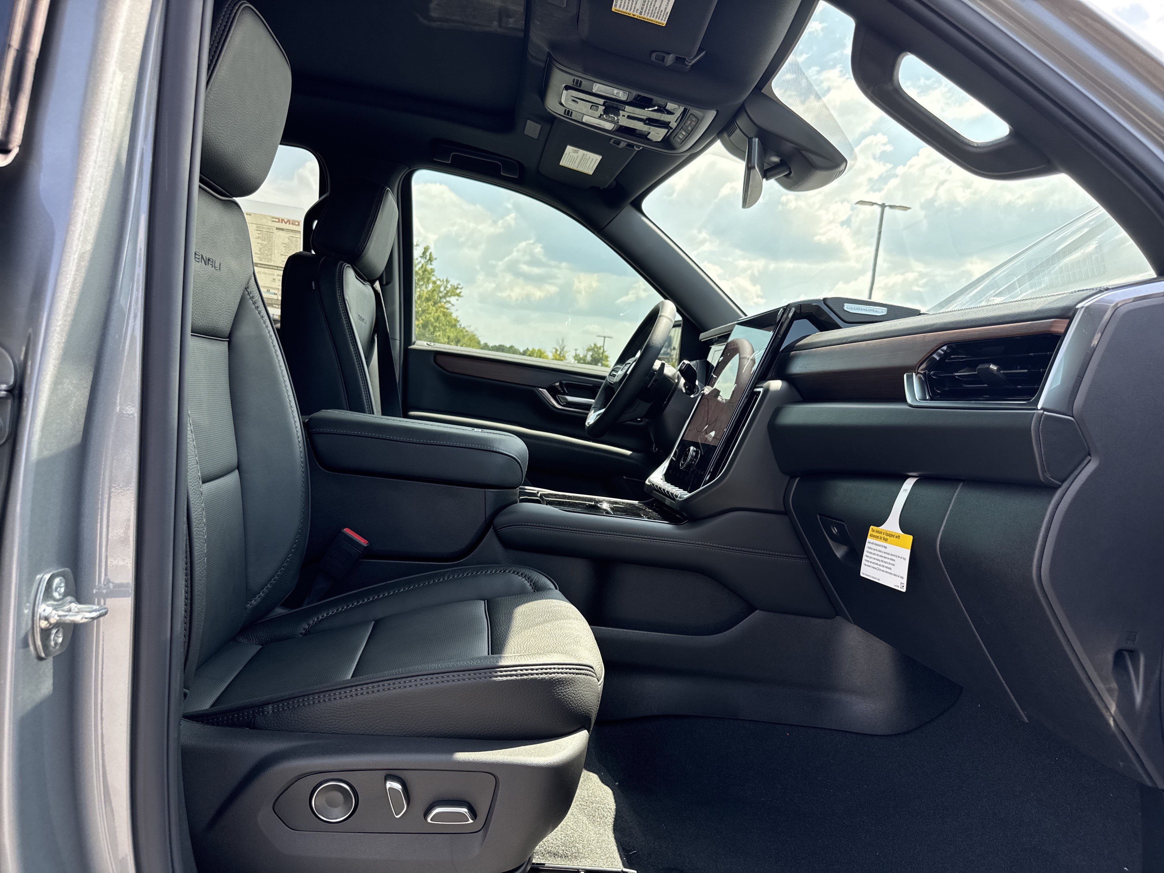 New 2026 GMC Yukon XL Denali w/ Sun & Power Step Package AWD/4WD image 33