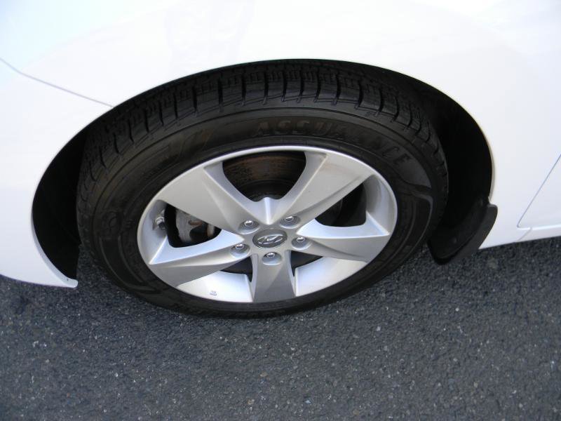 Used 2013 Hyundai Elantra GLS FWD image 23