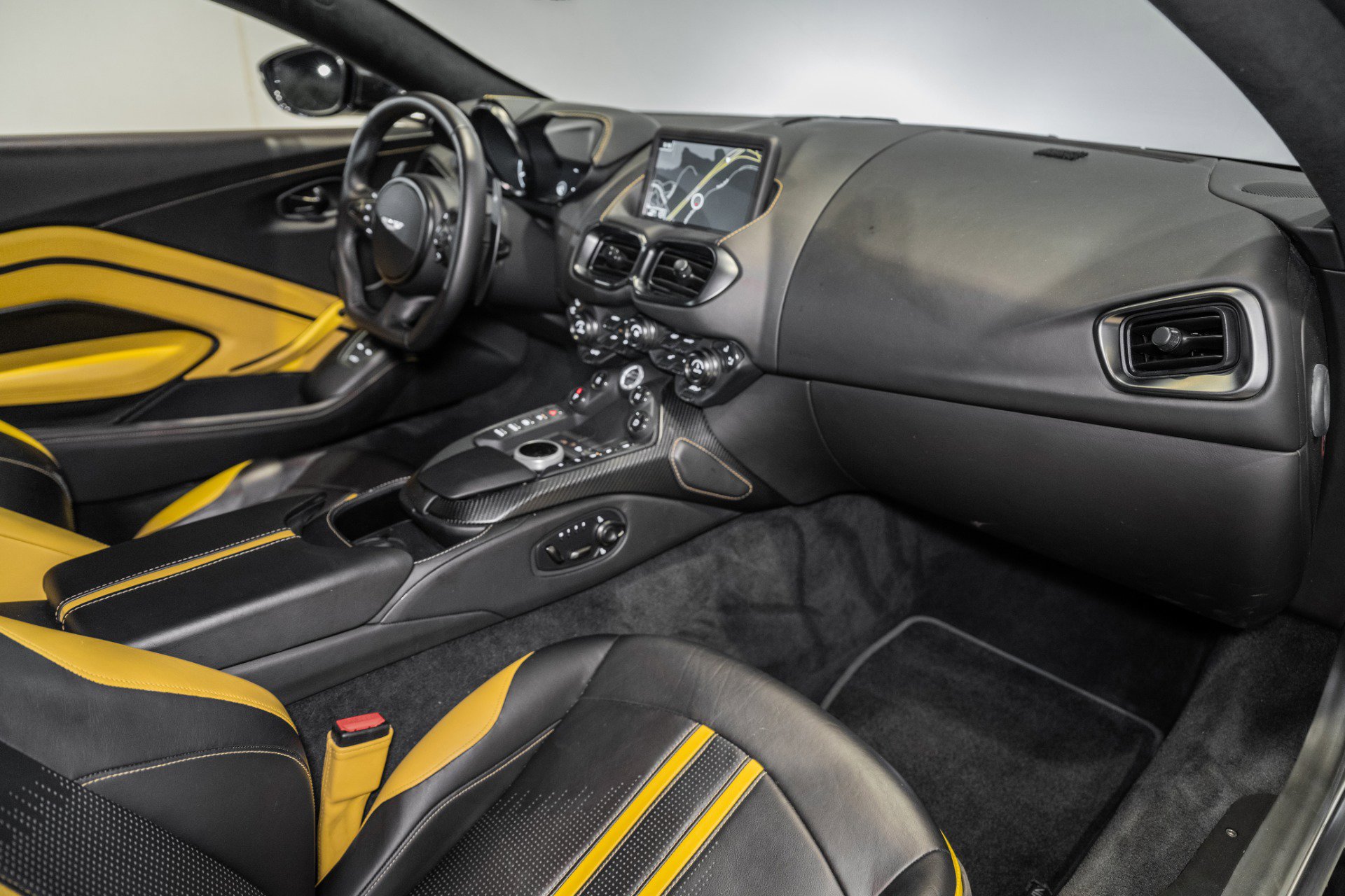 Used 2019 Aston Martin V8 Vantage image 16