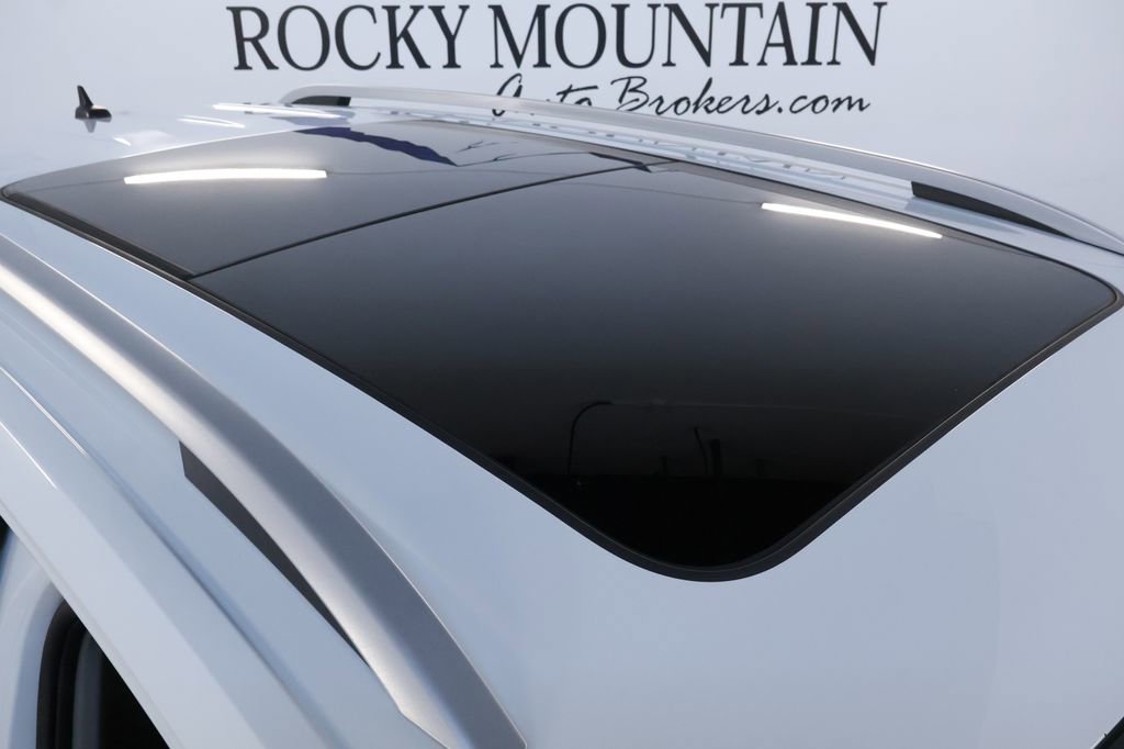 Used 2021 Volkswagen Atlas SEL R-Line image 12