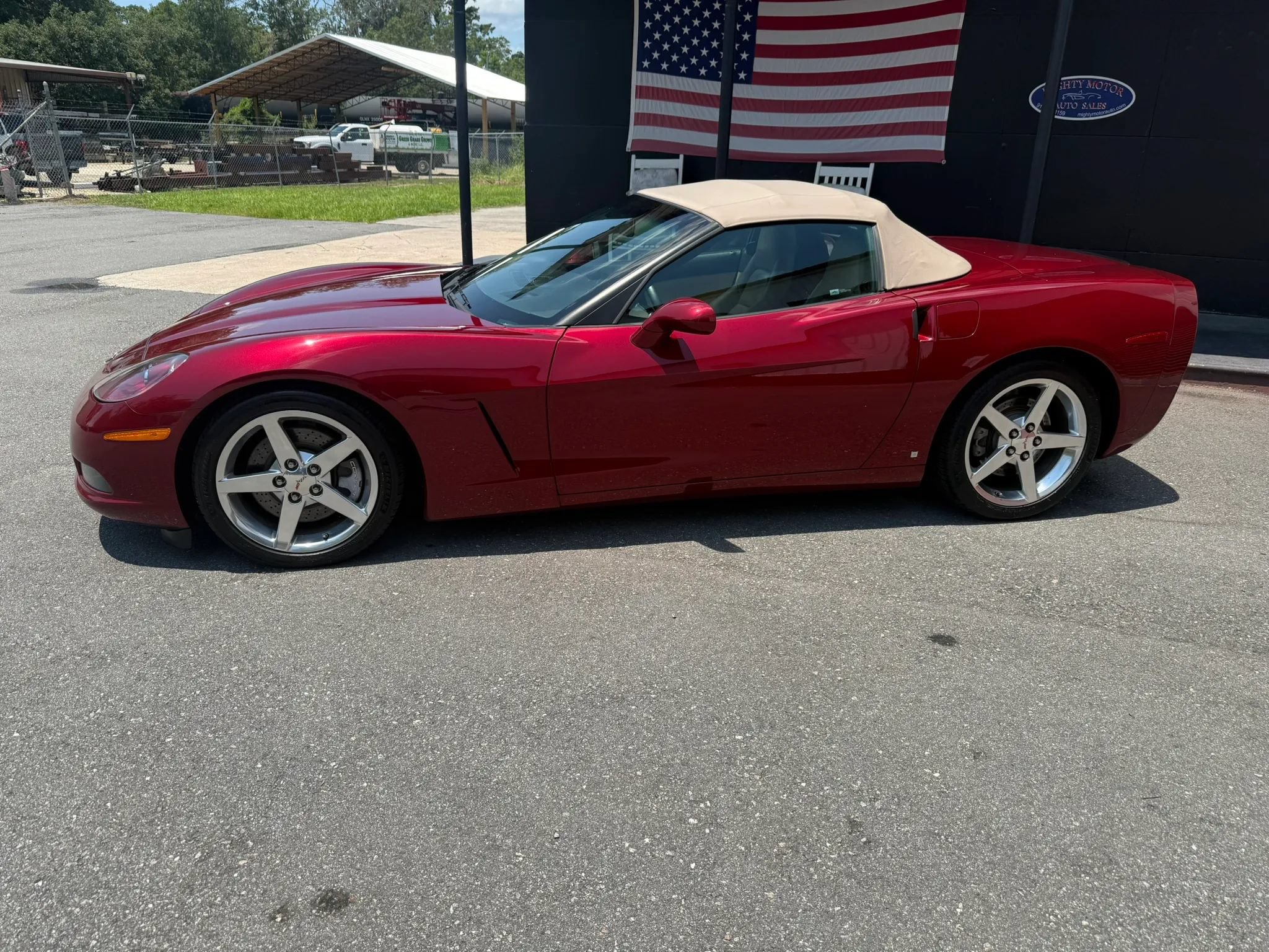 Used 2006 Chevrolet Corvette Convertible w/ Preferred Equipment Group RWD image 2
