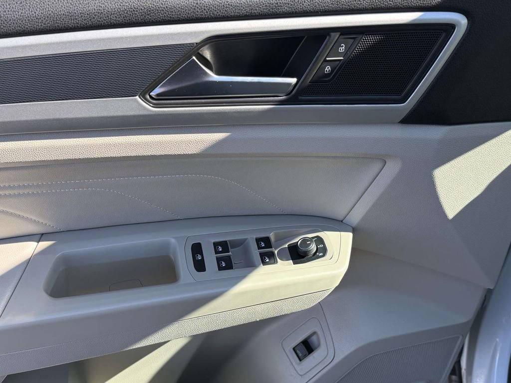 Used 2021 Volkswagen Atlas SE image 11