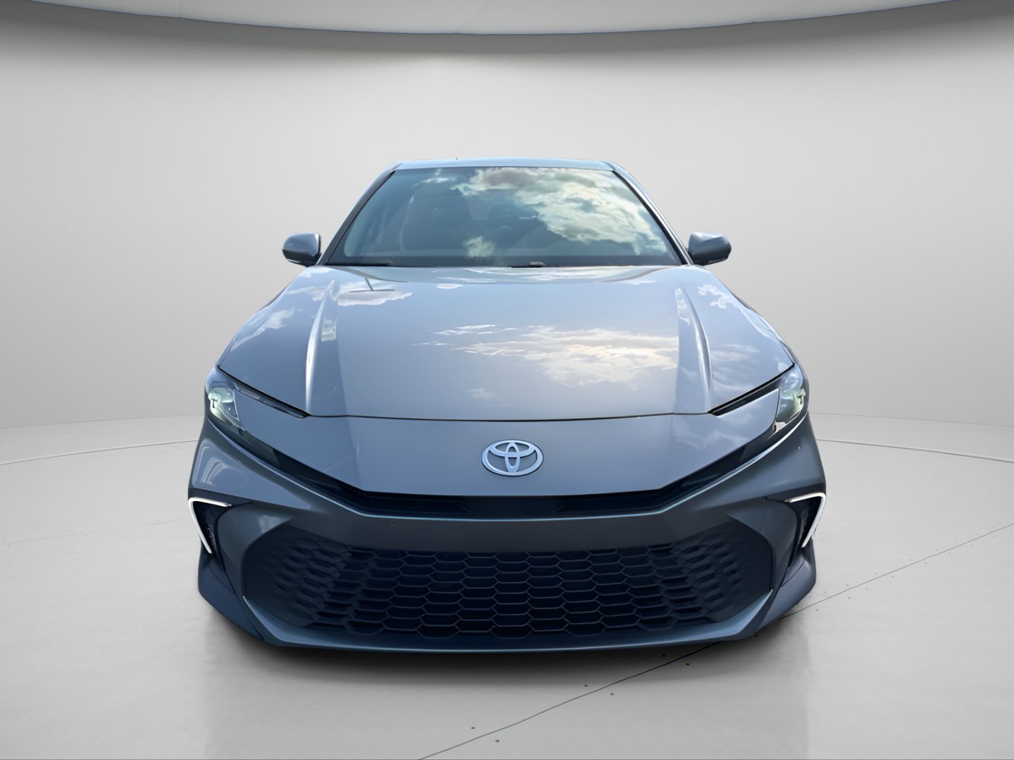 Used 2026 Toyota Camry SE FWD image 3