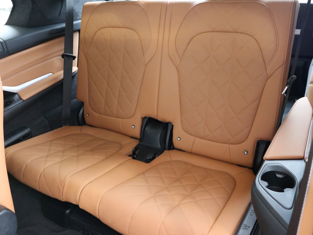 Used 2023 BMW X7 xDrive40i w/ M Sport Package AWD/4WD image 28