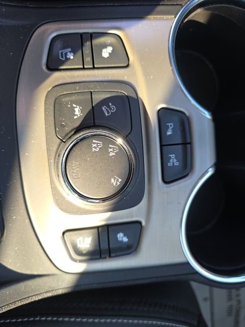 Used 2024 GMC Terrain Denali w/ Black Diamond Edition image 34