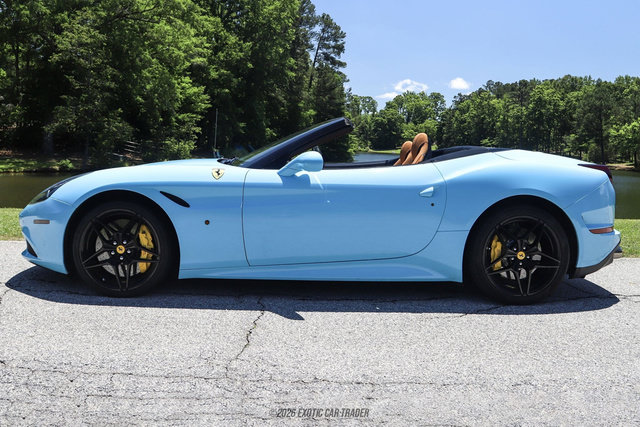 Used 2015 Ferrari California T RWD image 3