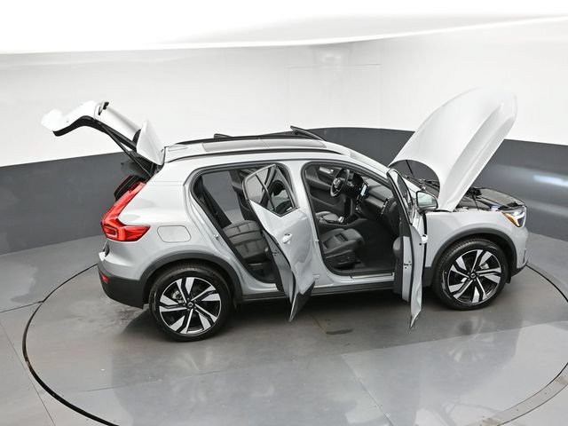 Used 2025 Volvo XC40 B5 Plus AWD/4WD image 48
