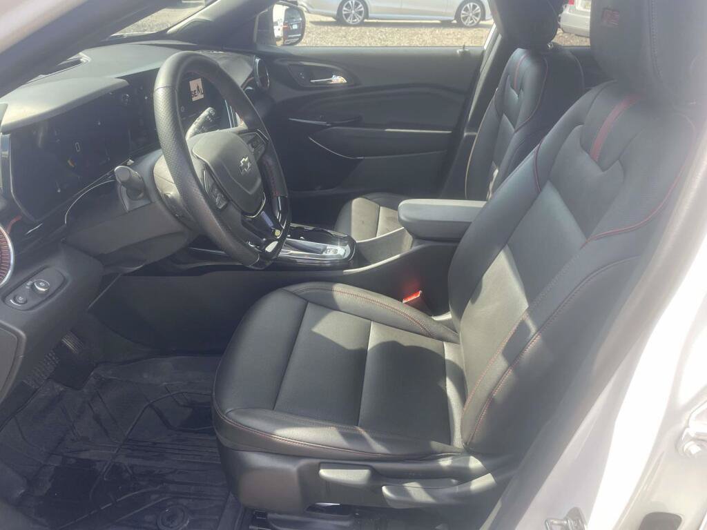 Used 2025 Chevrolet Trax RS w/ Driver Confidence Package FWD image 15