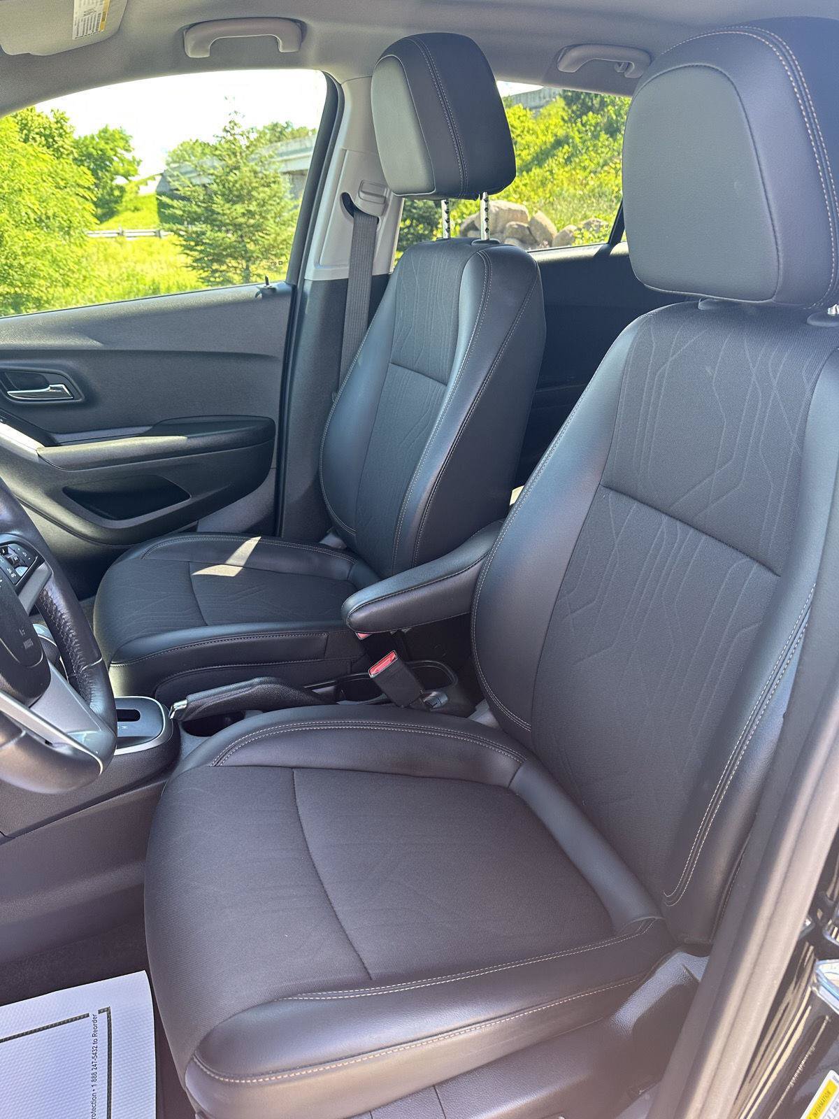Used 2022 Chevrolet Trax LT w/ LT Convenience Package AWD/4WD image 20