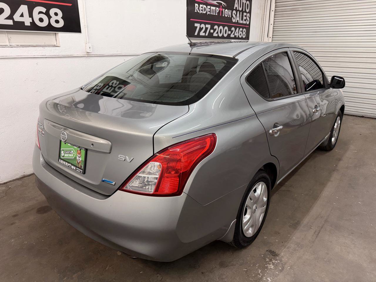 Used 2012 Nissan Versa SV FWD image 4