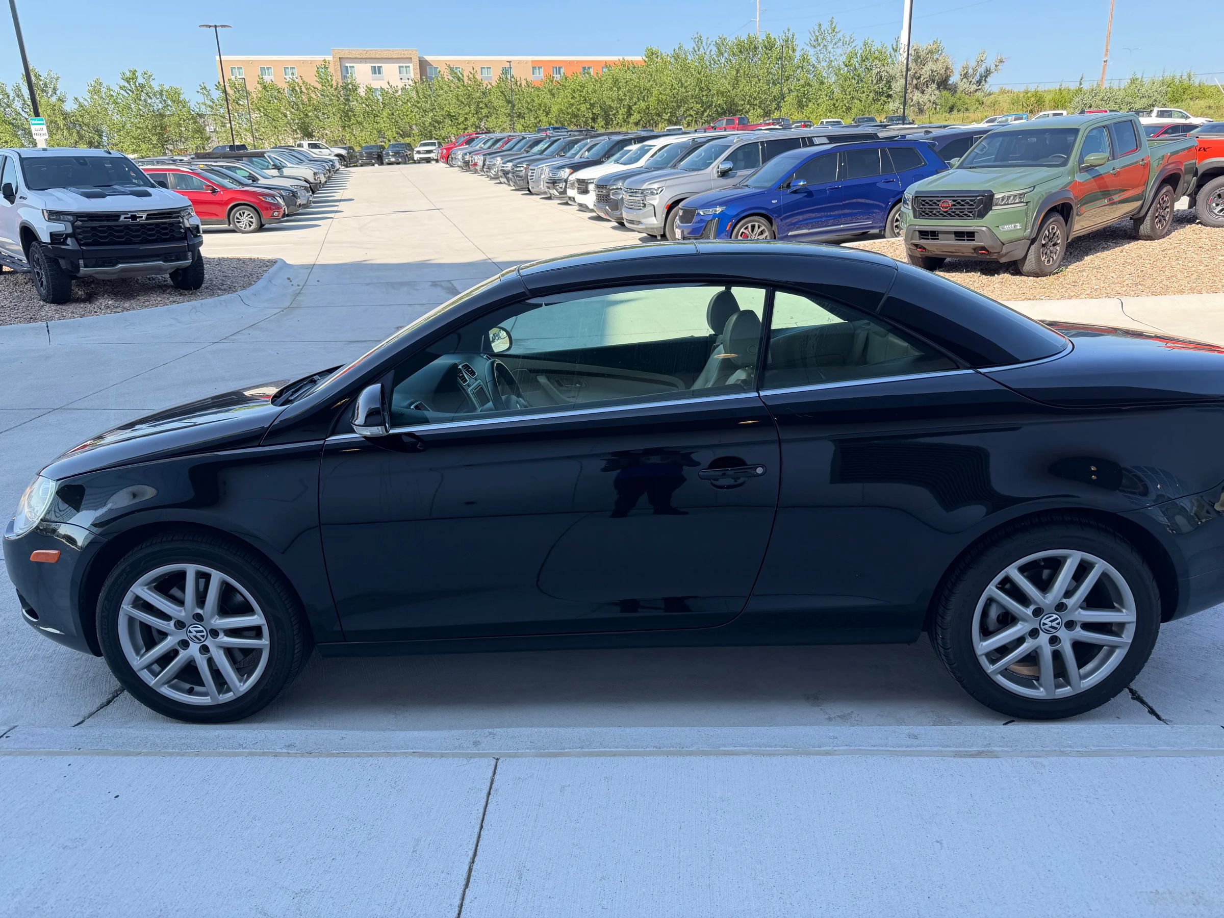 Used 2008 Volkswagen Eos Lux FWD image 4