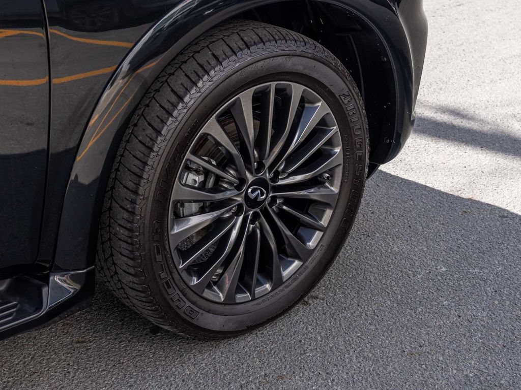 Used 2024 INFINITI QX80 Sensory AWD/4WD image 9
