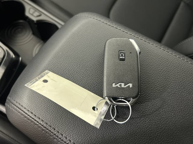 Used 2025 Kia Sportage EX FWD image 19