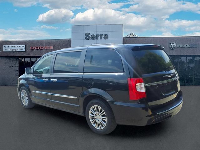 Used 2013 Chrysler Town & Country Touring-L w/ Driver Convenience Group FWD image 5