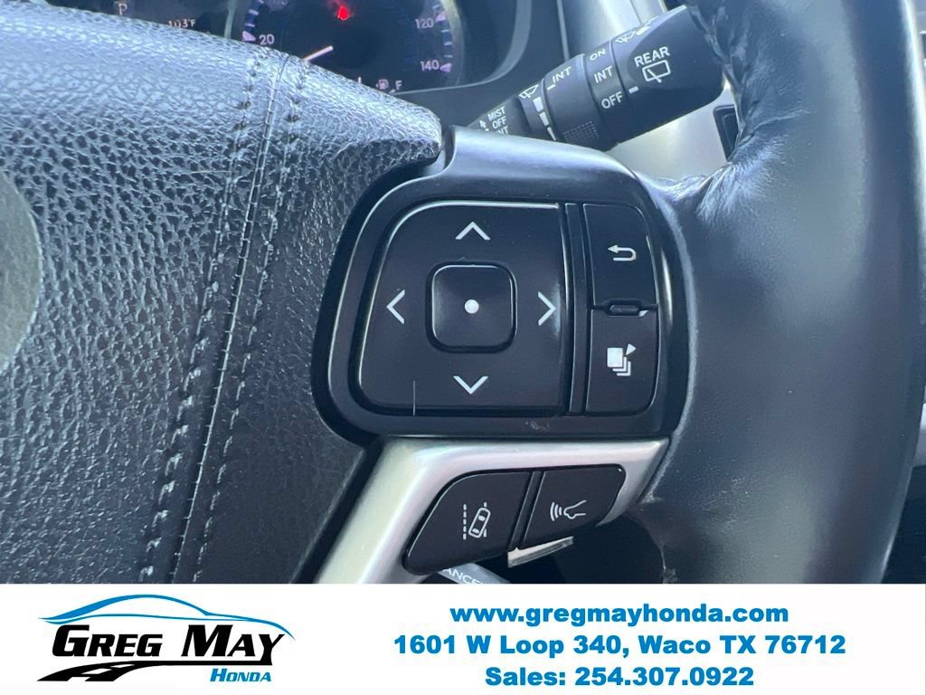 Used 2017 Toyota Highlander Plus FWD image 29