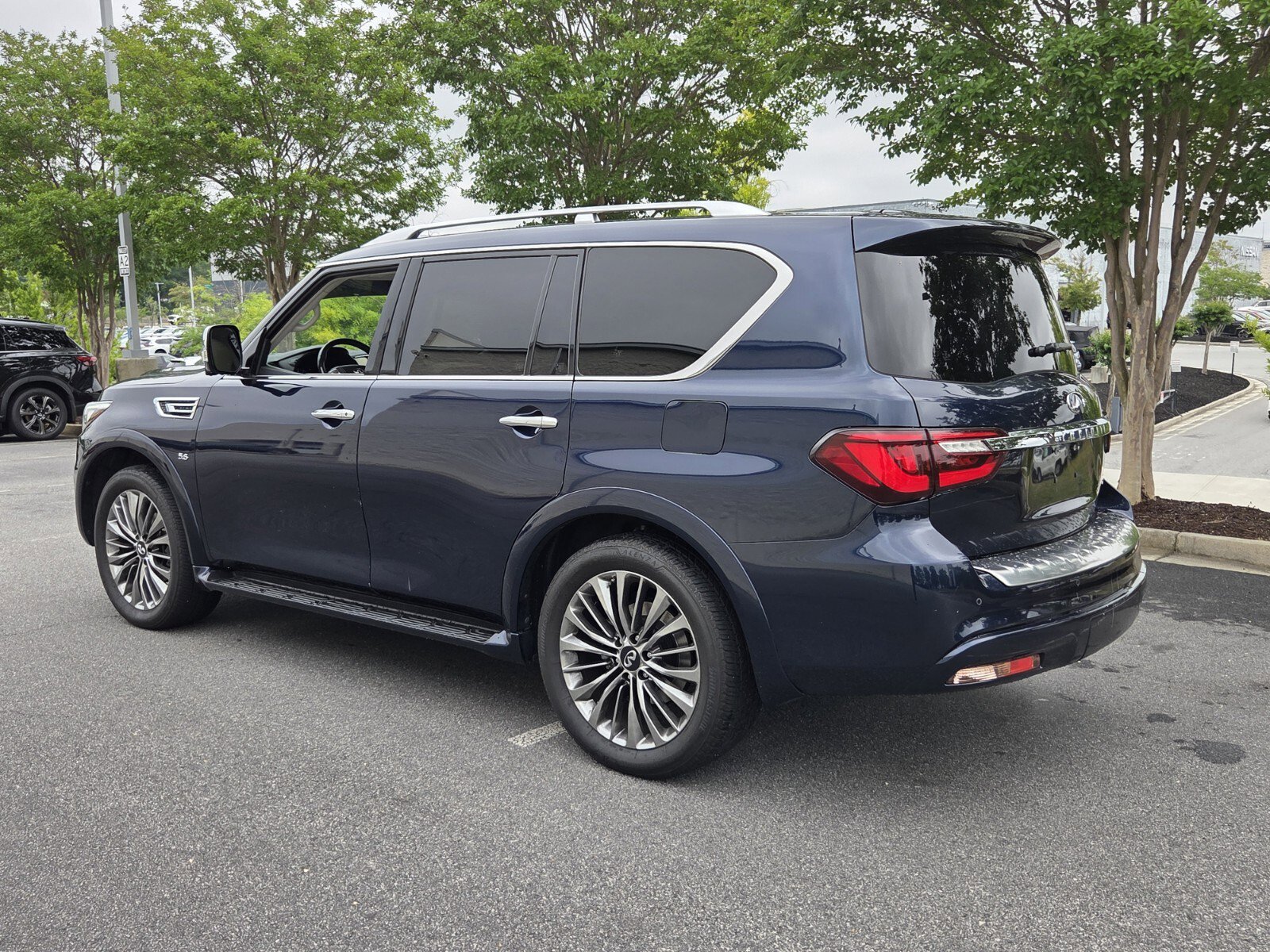 Used 2018 INFINITI QX80 4WD w/ Deluxe Technology Package image 8