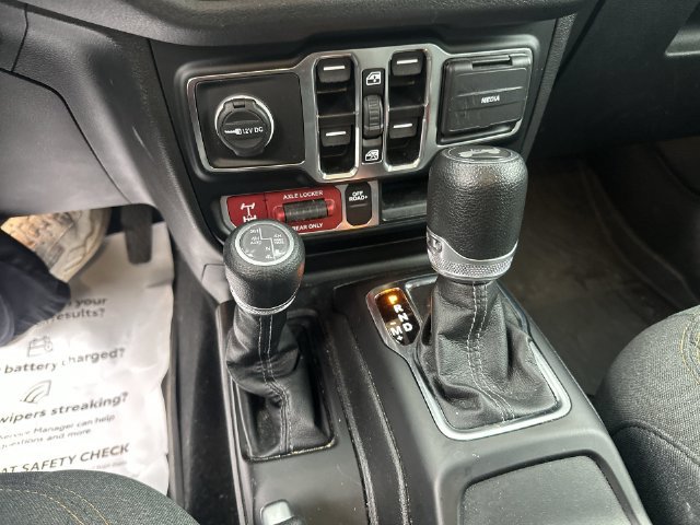 Used 2024 Jeep Wrangler Unlimited AWD/4WD image 23