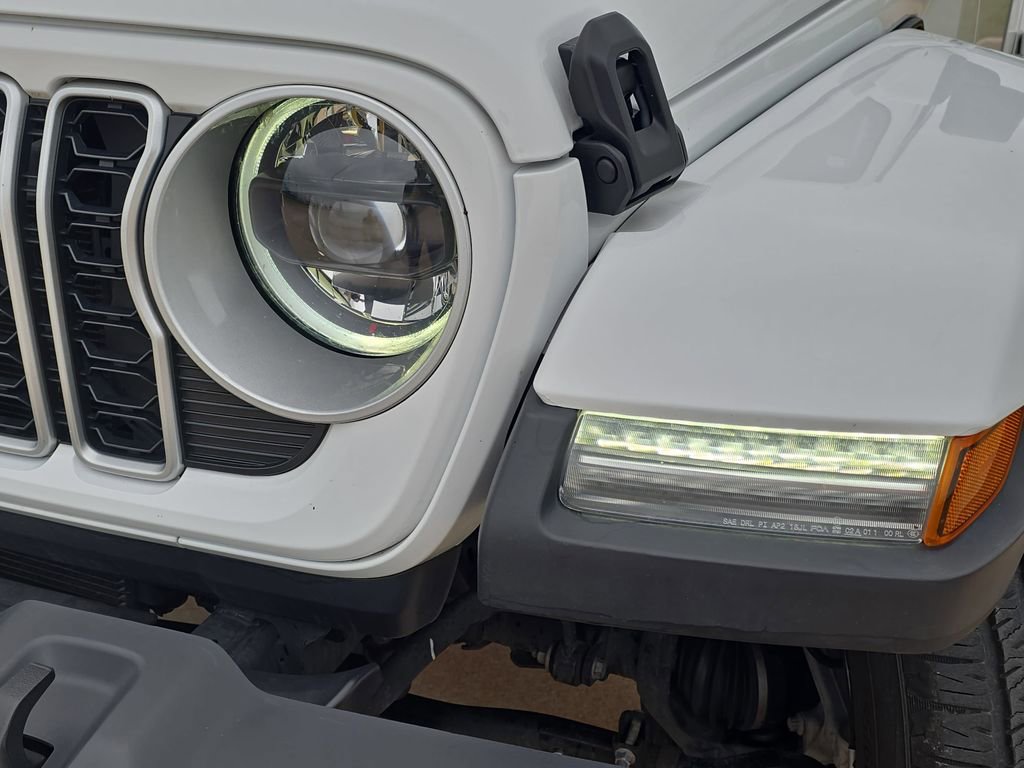 Used 2025 Jeep Wrangler Unlimited Sahara AWD/4WD image 31
