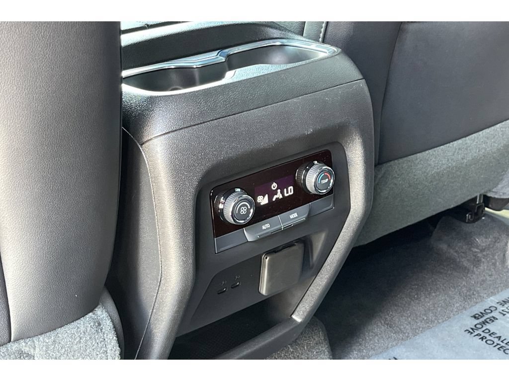 Used 2025 Chevrolet Traverse Z71 w/ Enhanced Driving Package AWD/4WD image 42