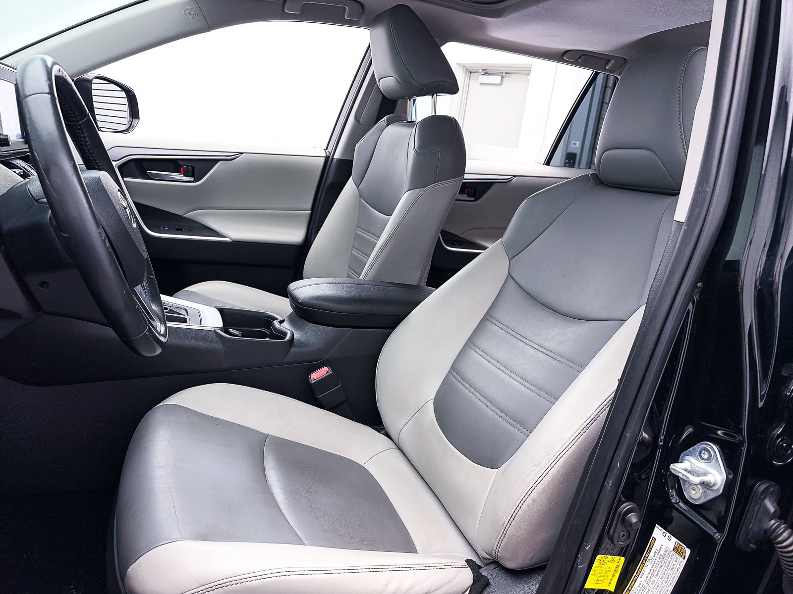 Used 2019 Toyota RAV4 XLE Premium w/ Carpet Mat Package FWD image 17