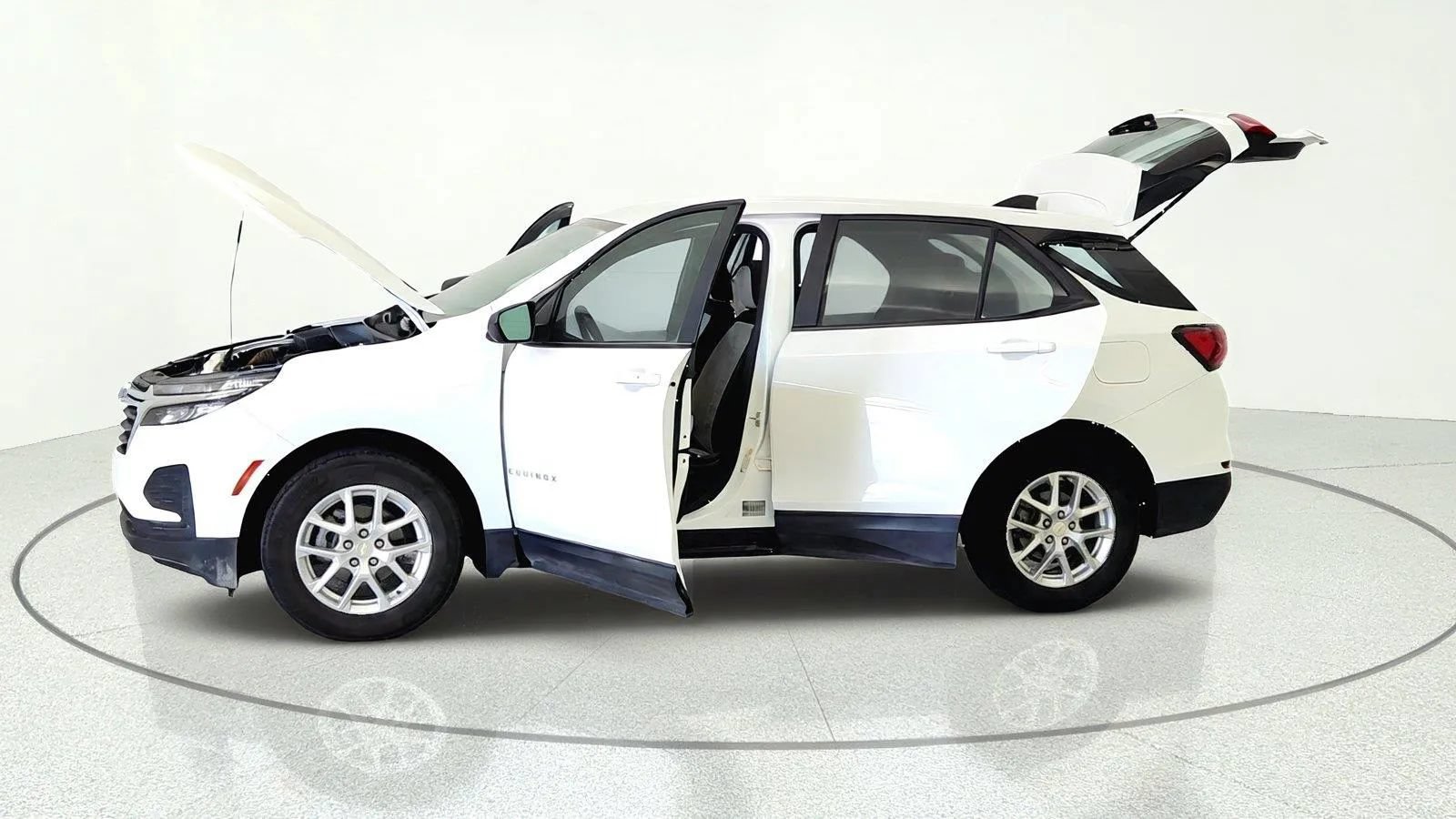 Used 2024 Chevrolet Equinox LS w/ Driver Confidence II Package FWD image 9
