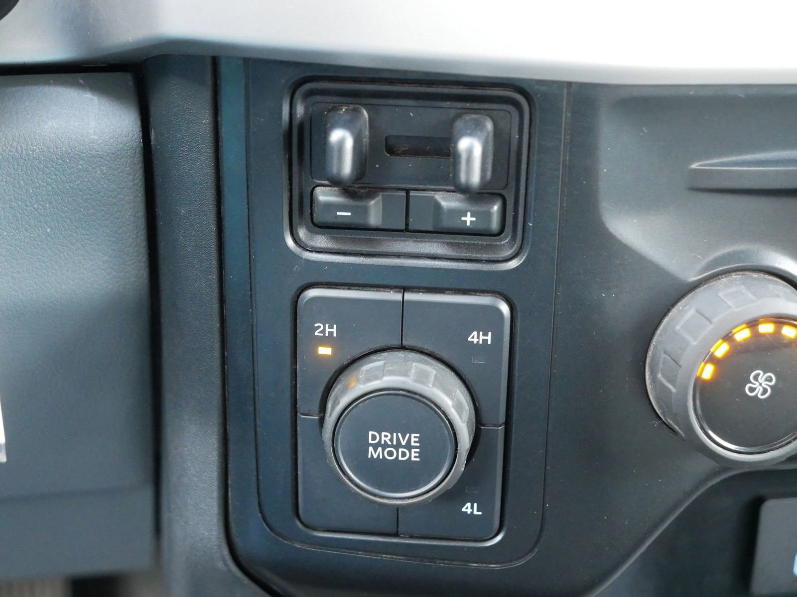 Certified 2024 Ford F350 XLT image 29