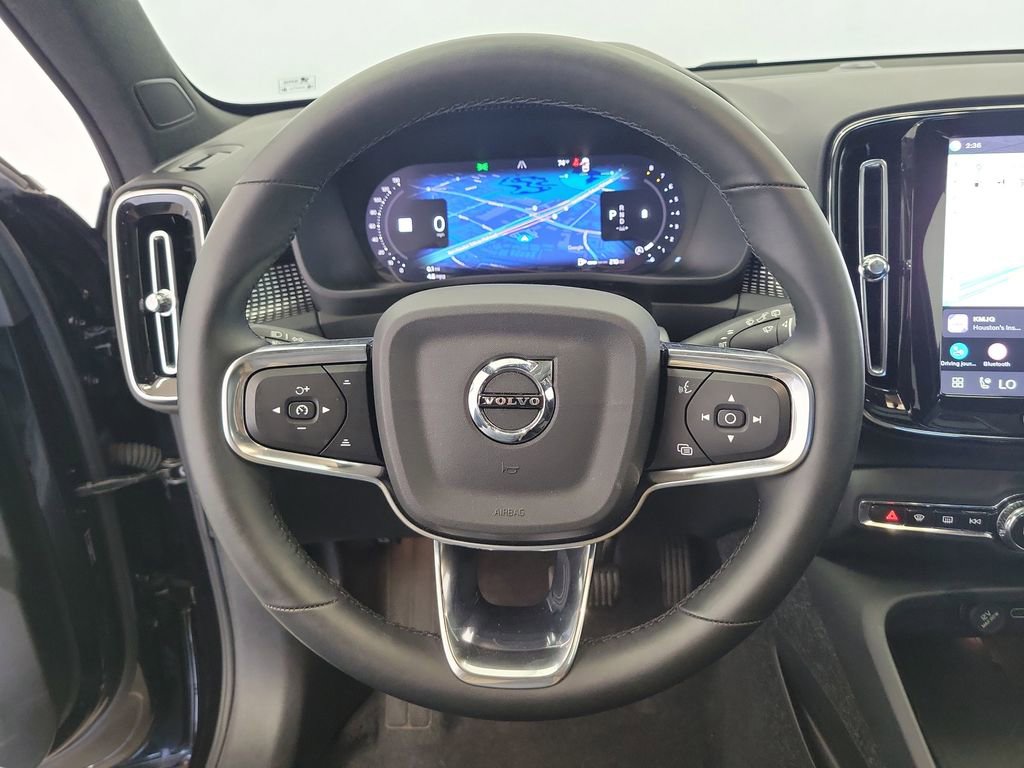 Used 2025 Volvo XC40 B5 Plus image 23