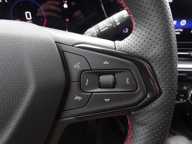 Used 2025 Chevrolet Trax RS w/ Sunroof Package FWD image 22