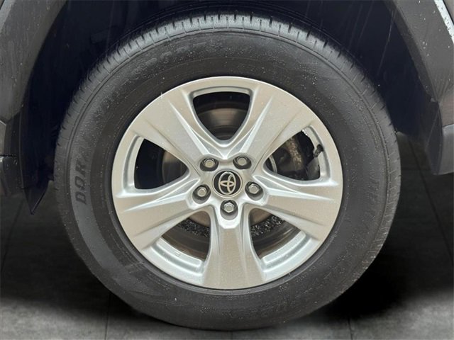 Used 2020 Toyota RAV4 XLE image 7