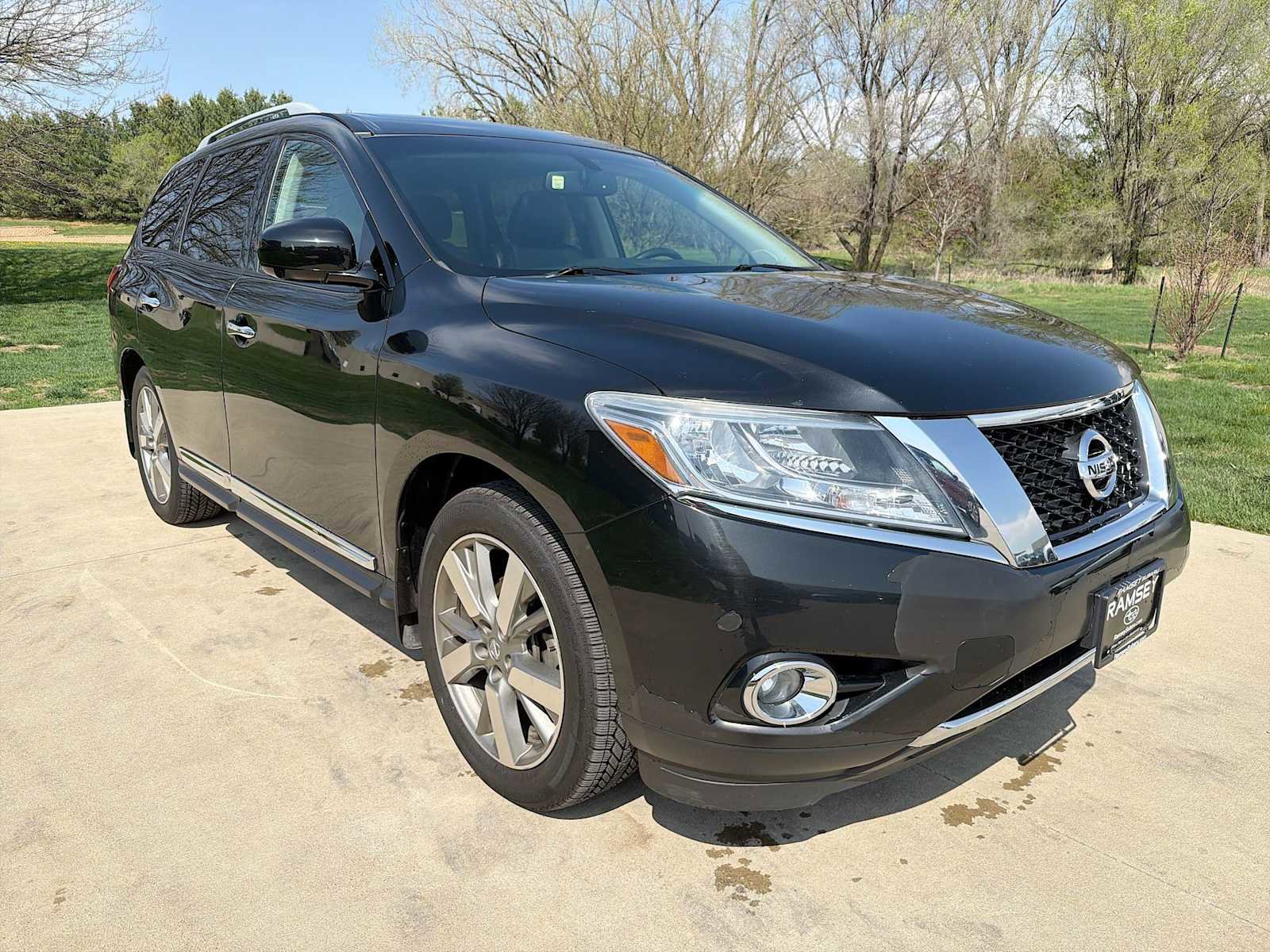 Used 2015 Nissan Pathfinder Platinum w/ Cargo Package image 8